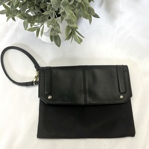 STEVE MADDEN Black Nylon & Leather 
Wristlet bag/purse
